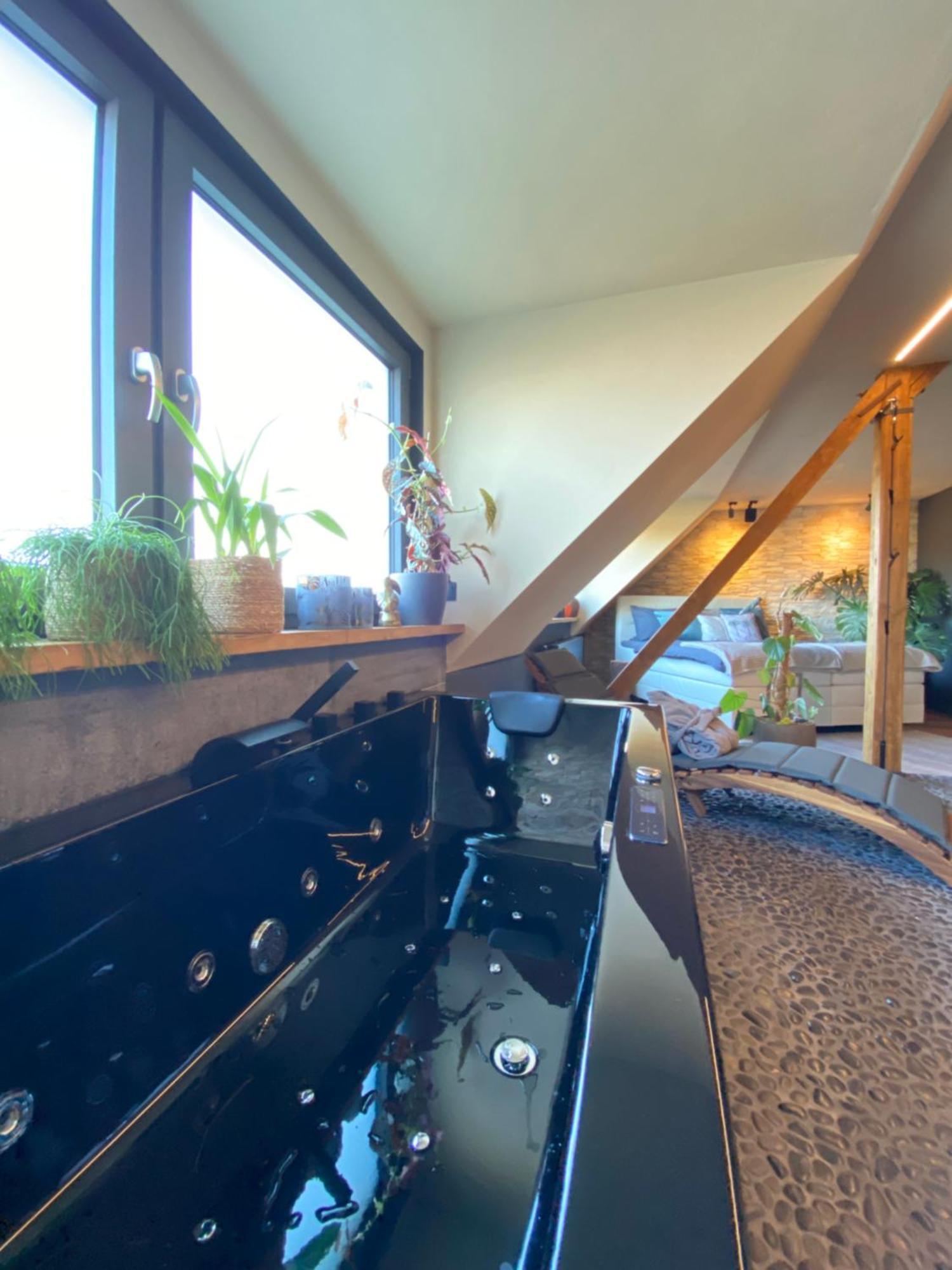 Private Wellness Suiten Mit Whirlpool Essen Exterior foto