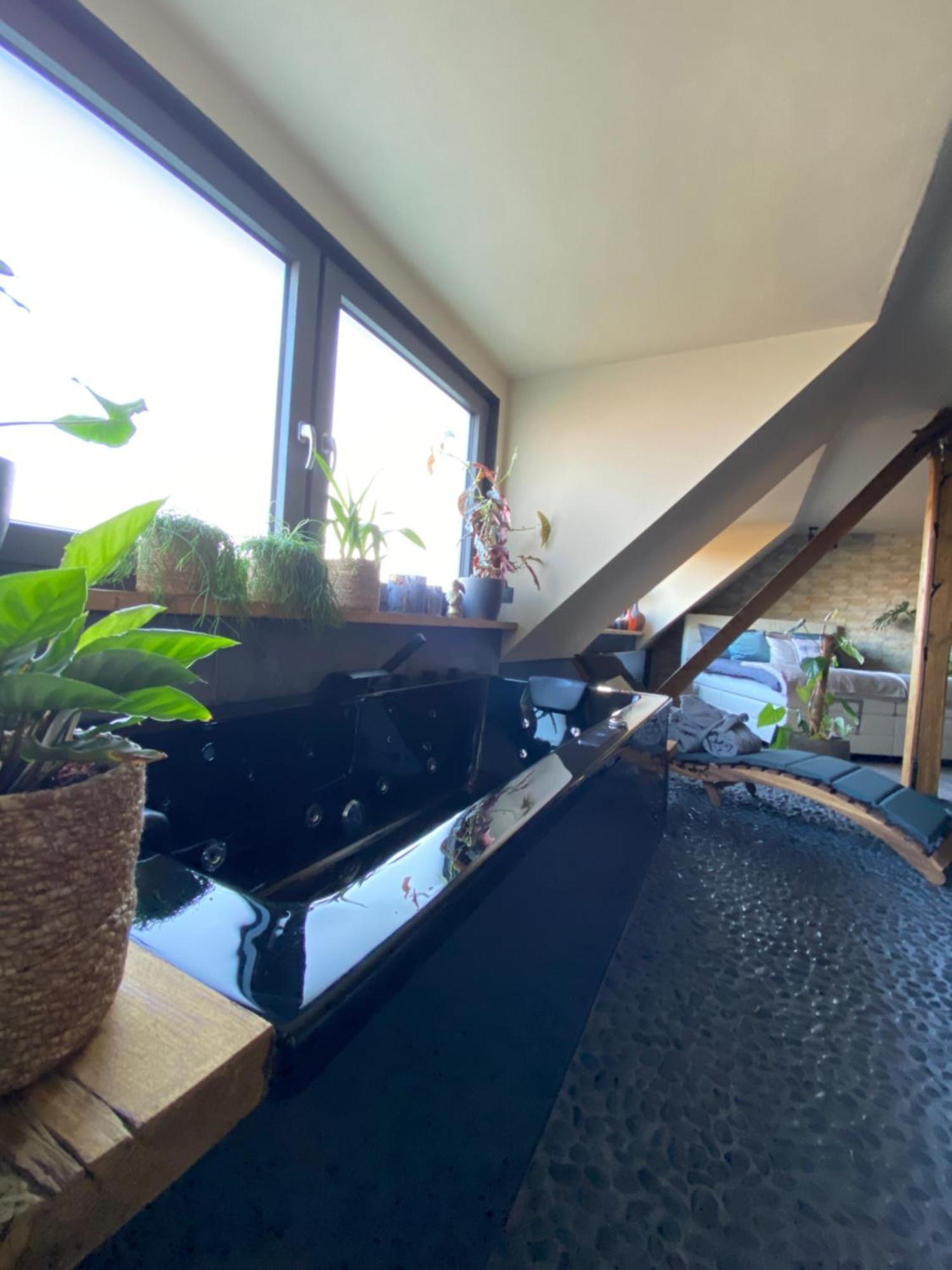 Private Wellness Suiten Mit Whirlpool Essen Exterior foto