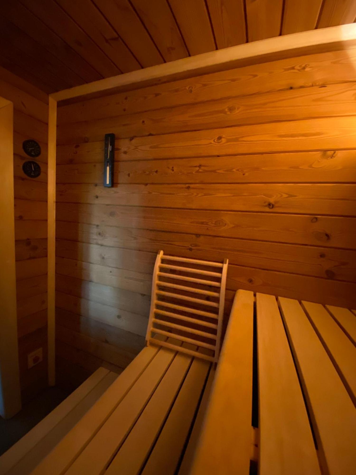 Private Wellness Suiten Mit Whirlpool Essen Exterior foto